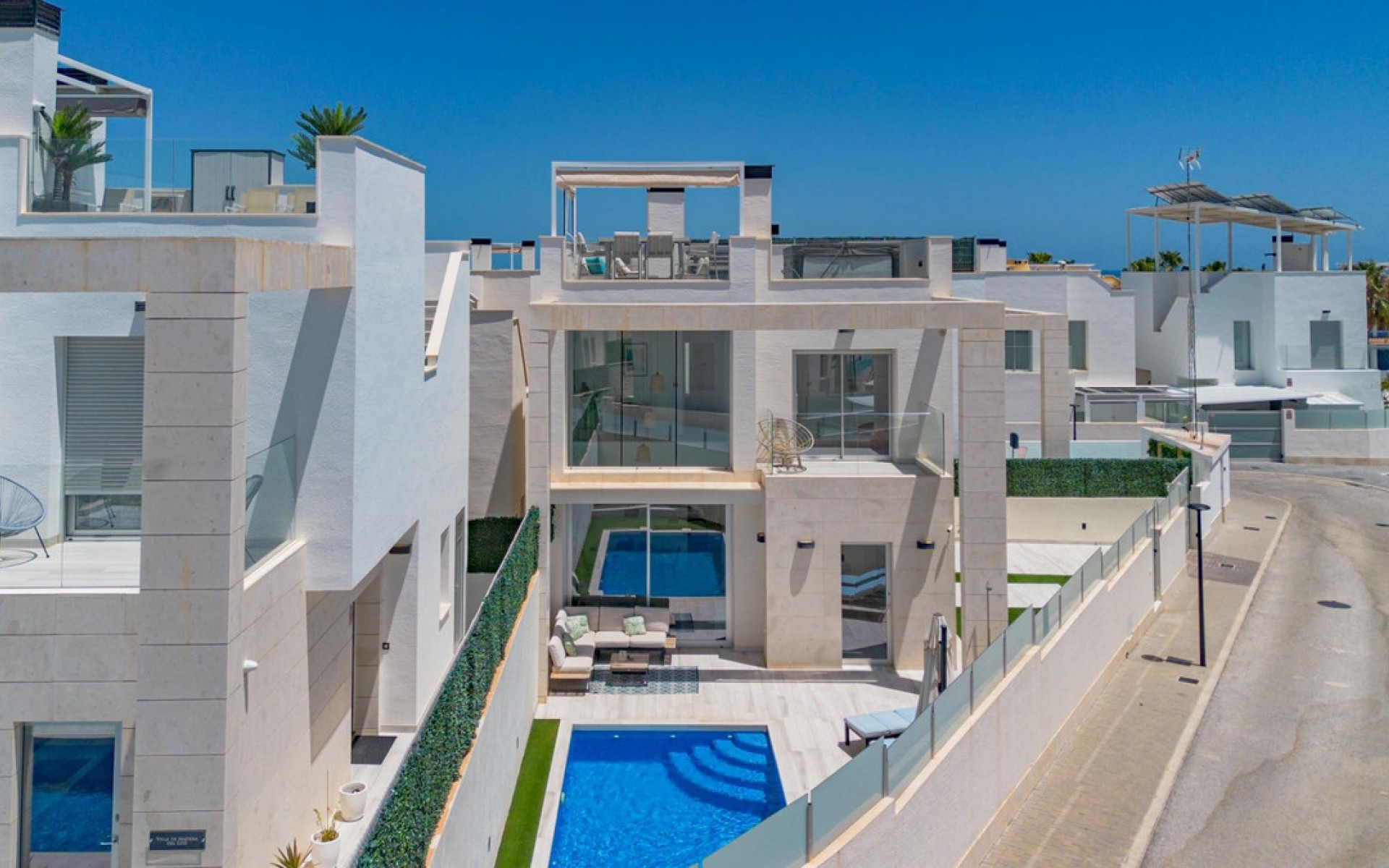 Resale - Villa - Cabo Roig