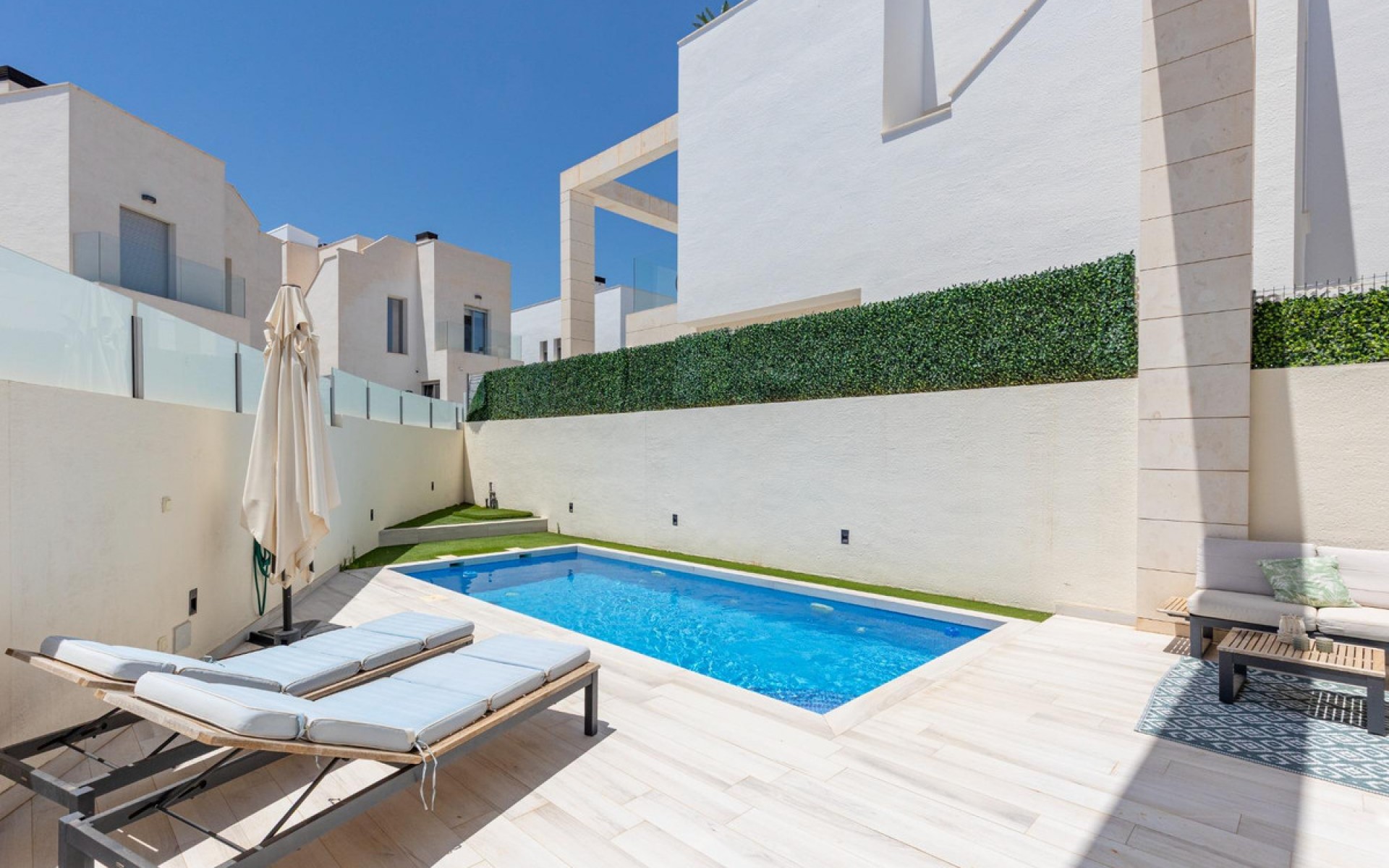 Resale - Villa - Cabo Roig