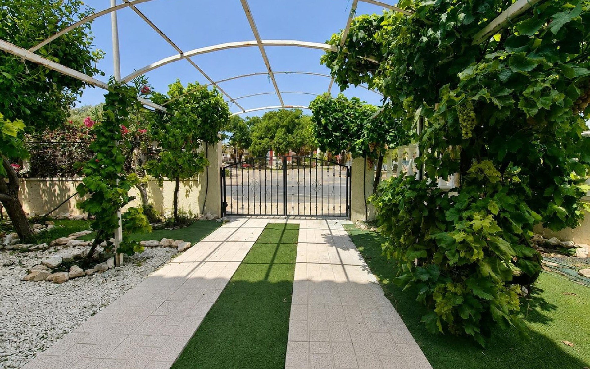 Resale - Villa - Cabo Roig