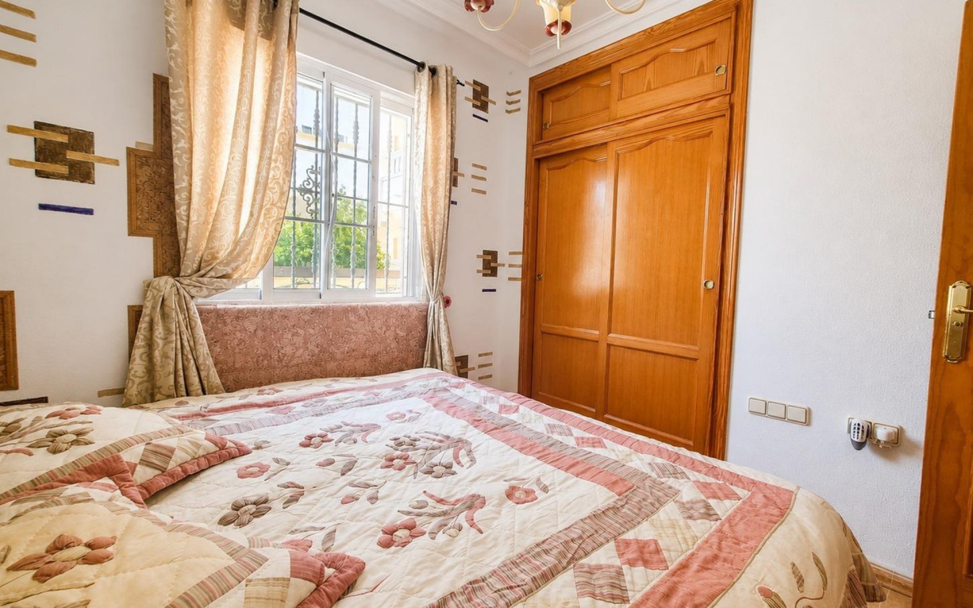 Resale - Villa - Cabo Roig