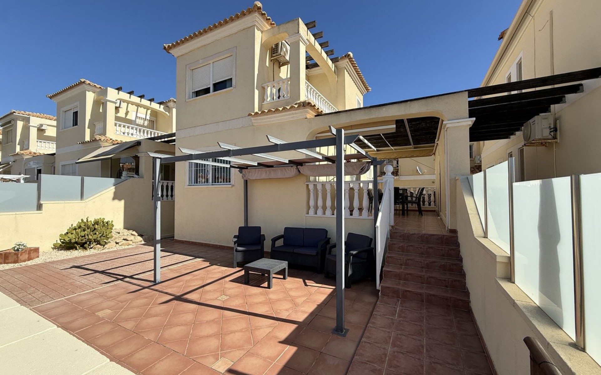 Resale - Villa - Cabo Roig