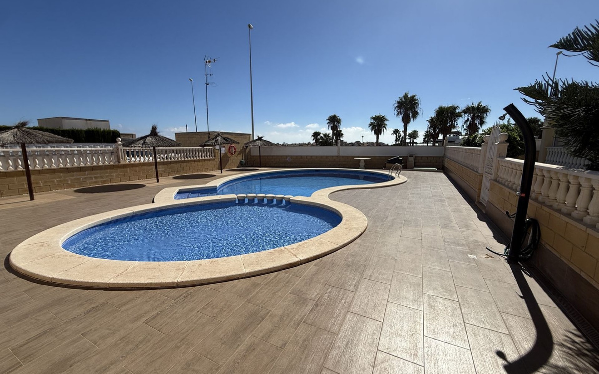 Resale - Villa - Cabo Roig