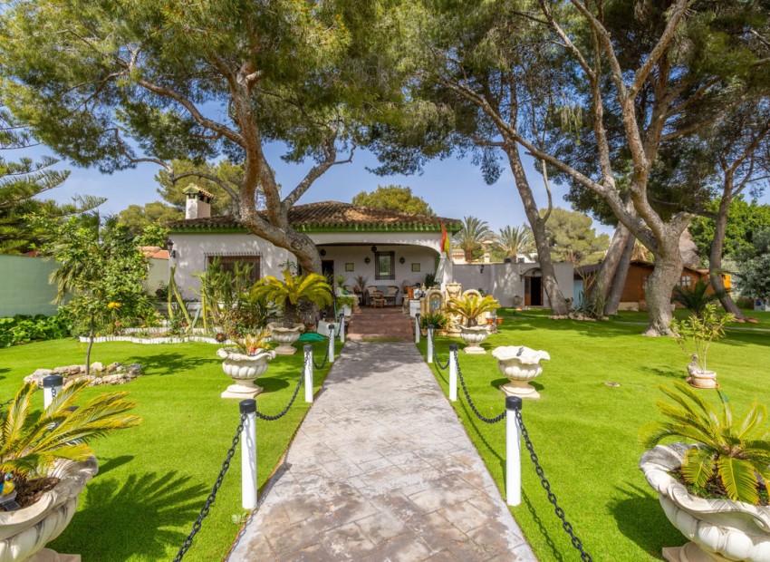 Resale - Villa - Campoamor