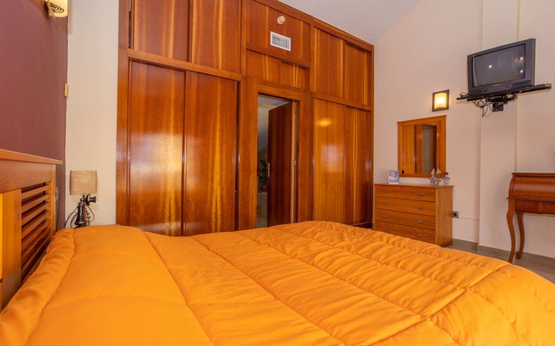 Resale - Villa - Cartagena - Playa Honda