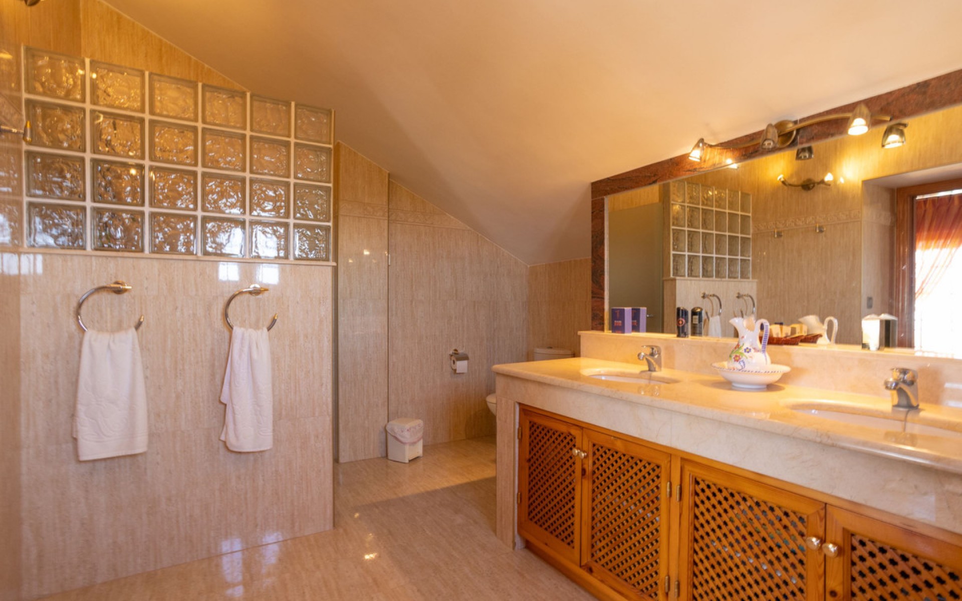 Resale - Villa - Cartagena - Playa Honda