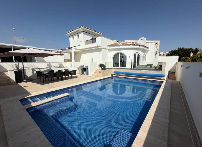 Resale - Villa - Ciudad Quesada - Central quesada