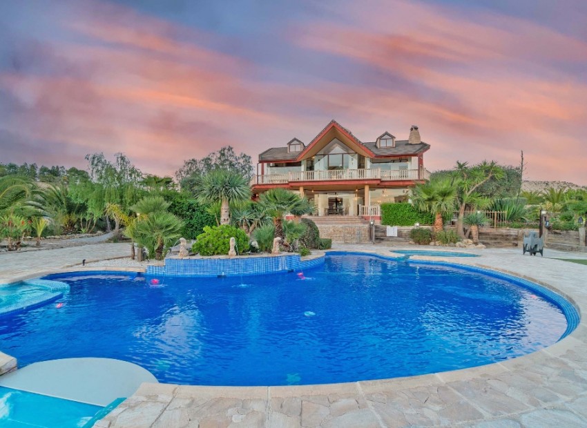 Resale - Villa - Costa Blanca - Orihuela Costa