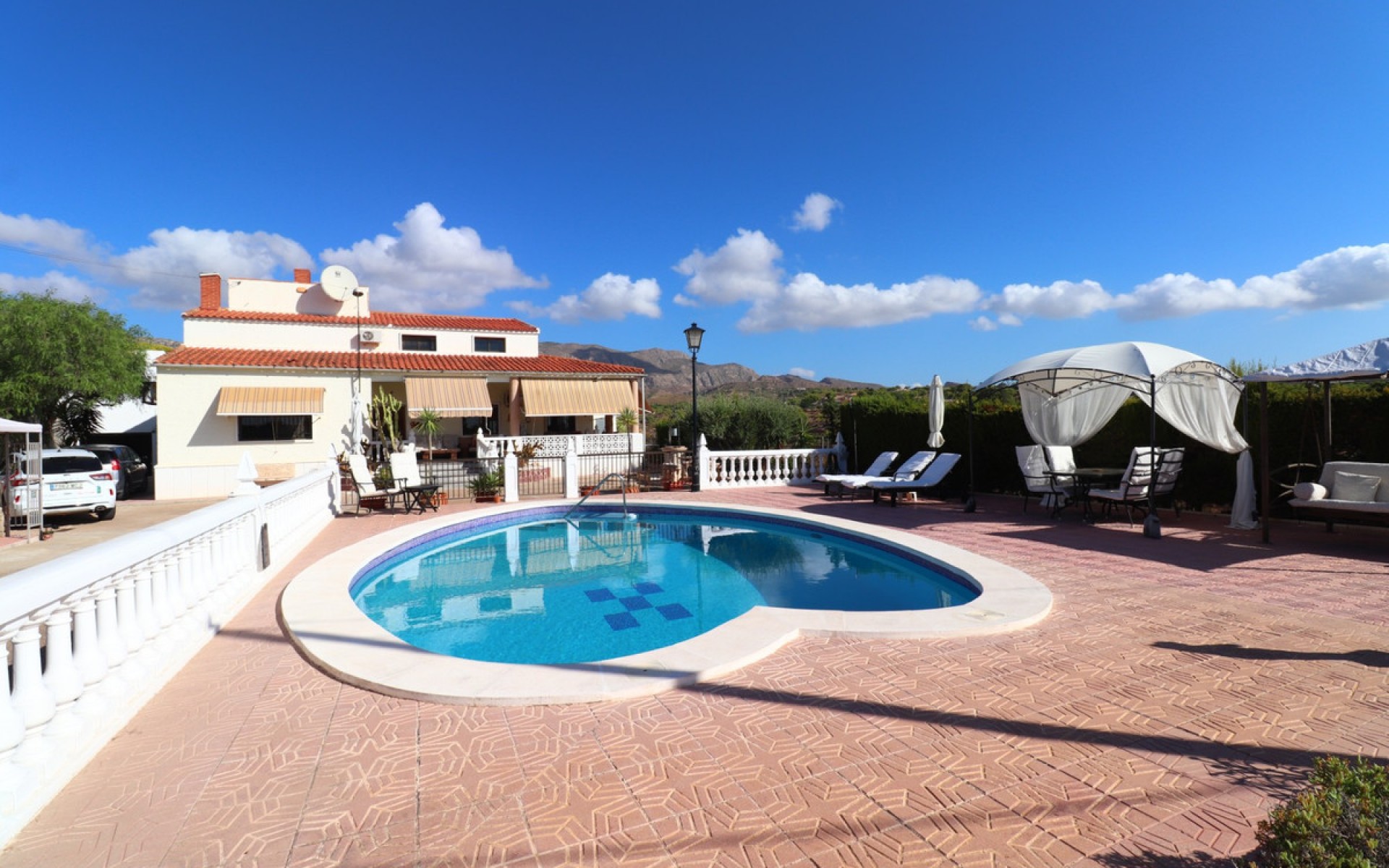 Resale - Villa - Crevillente