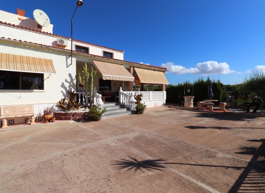 Resale - Villa - Crevillente