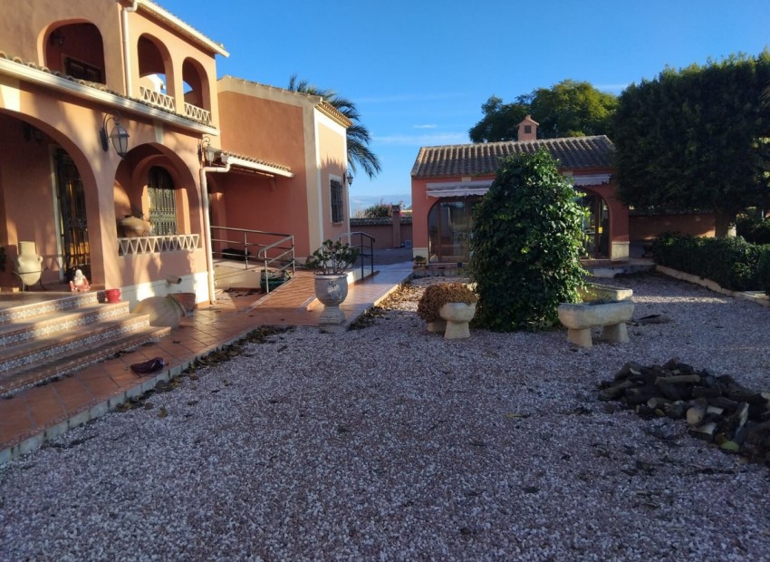 Resale - Villa - Dolores - Dolores Centro
