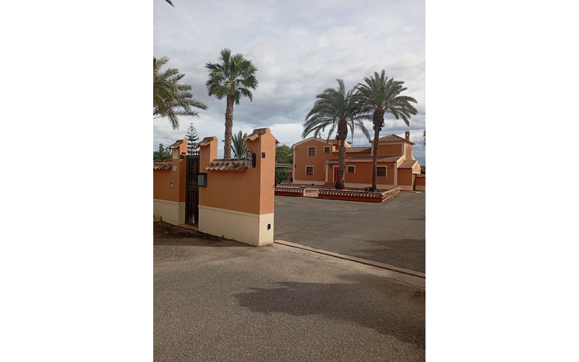 Resale - Villa - Dolores - Dolores Centro