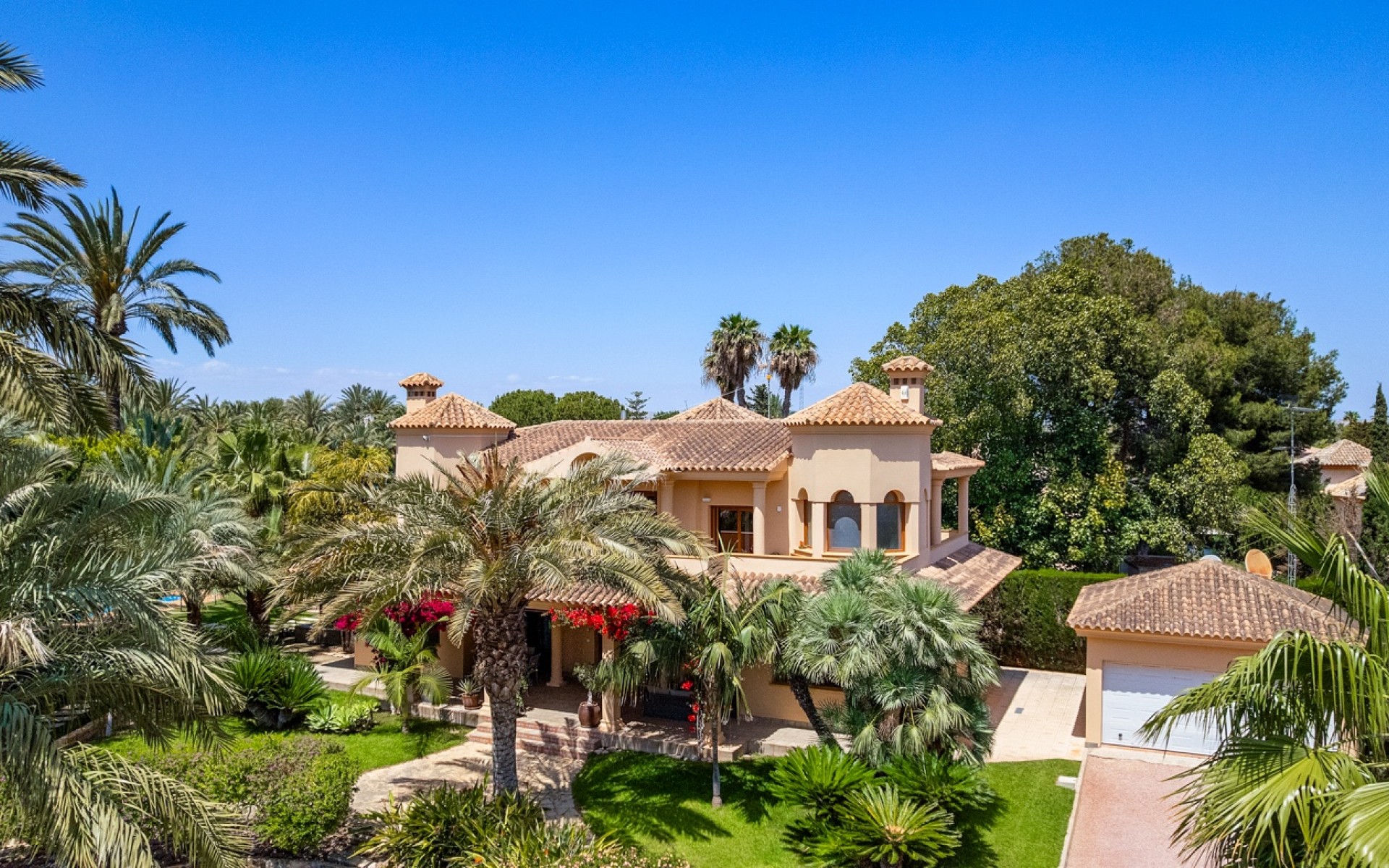 Resale - Villa - Elche