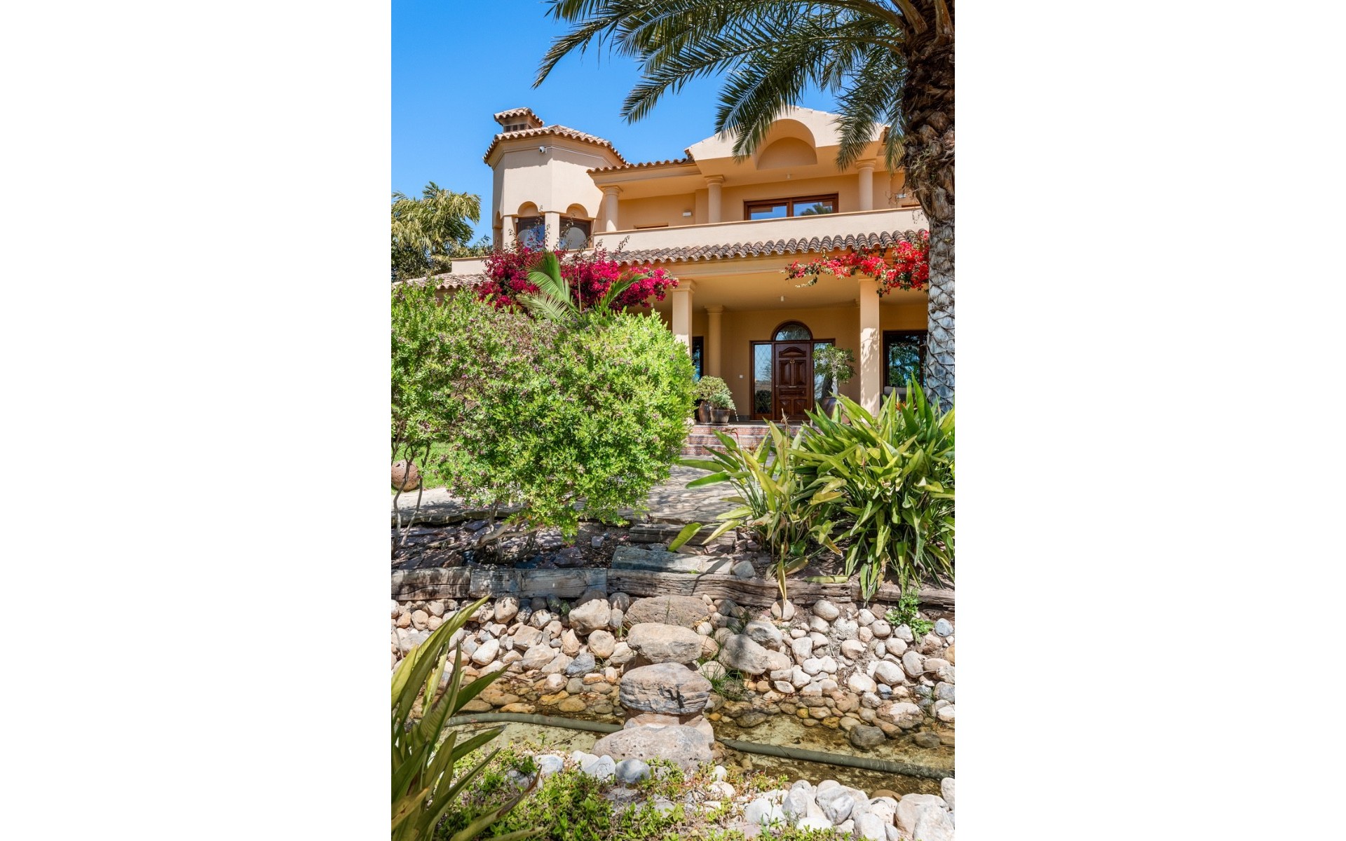 Resale - Villa - Elche