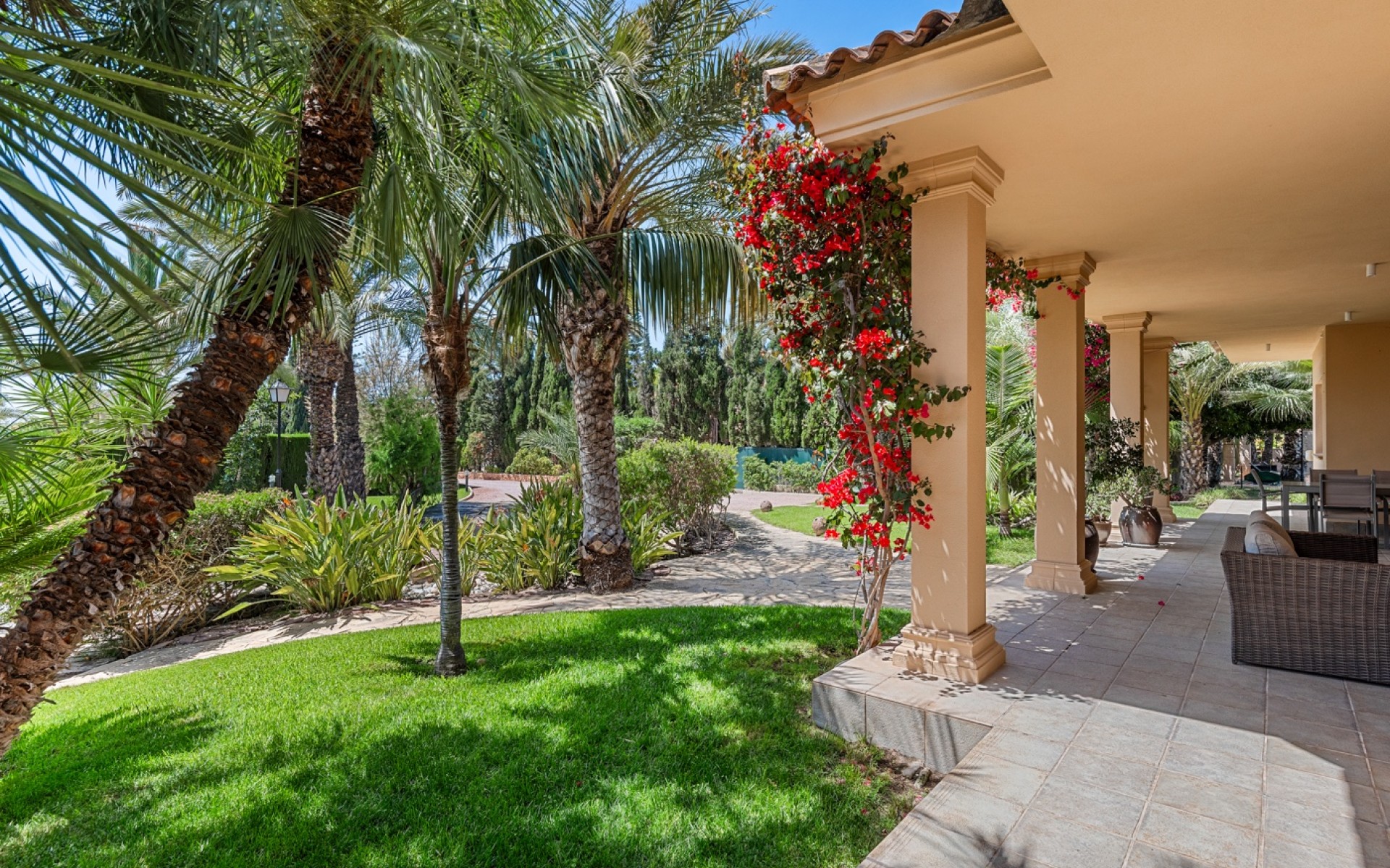 Resale - Villa - Elche