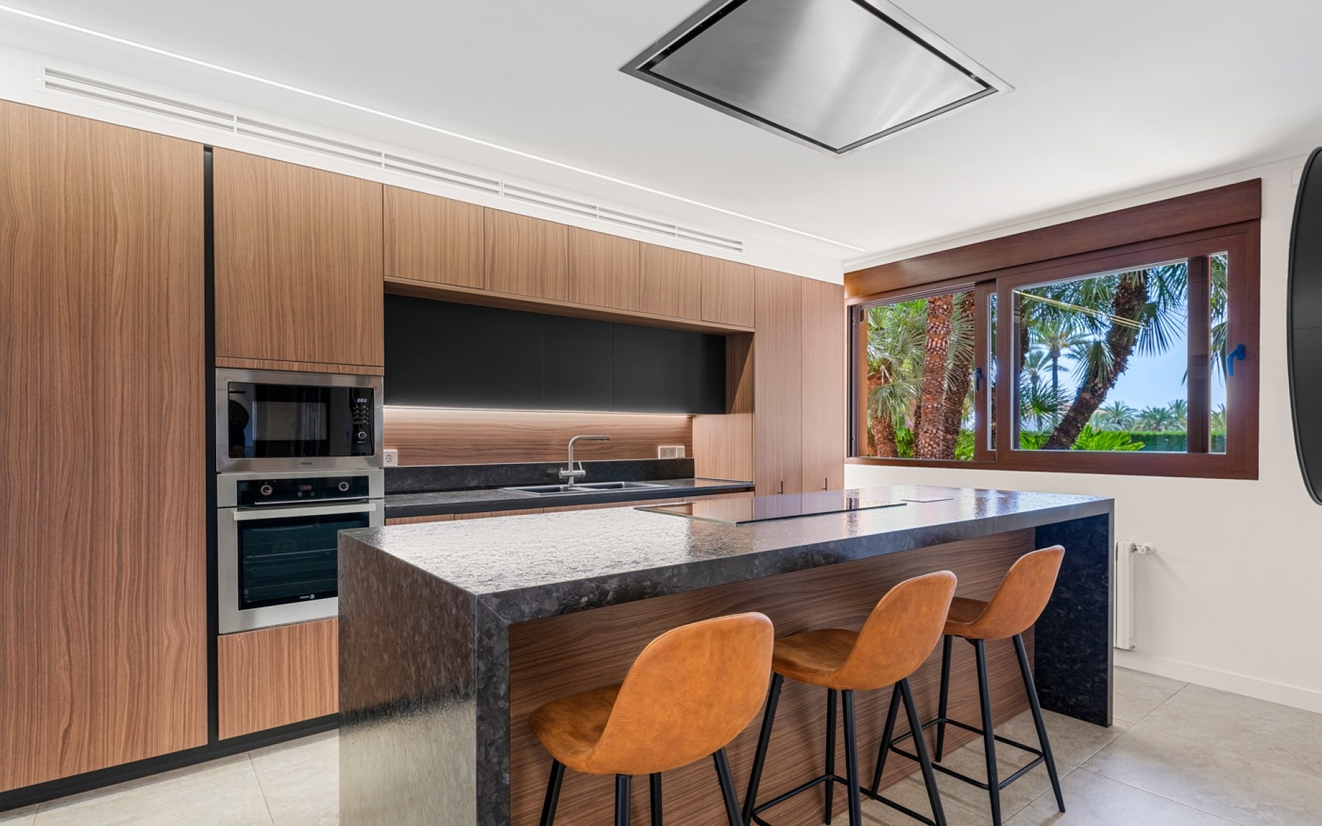 Resale - Villa - Elche