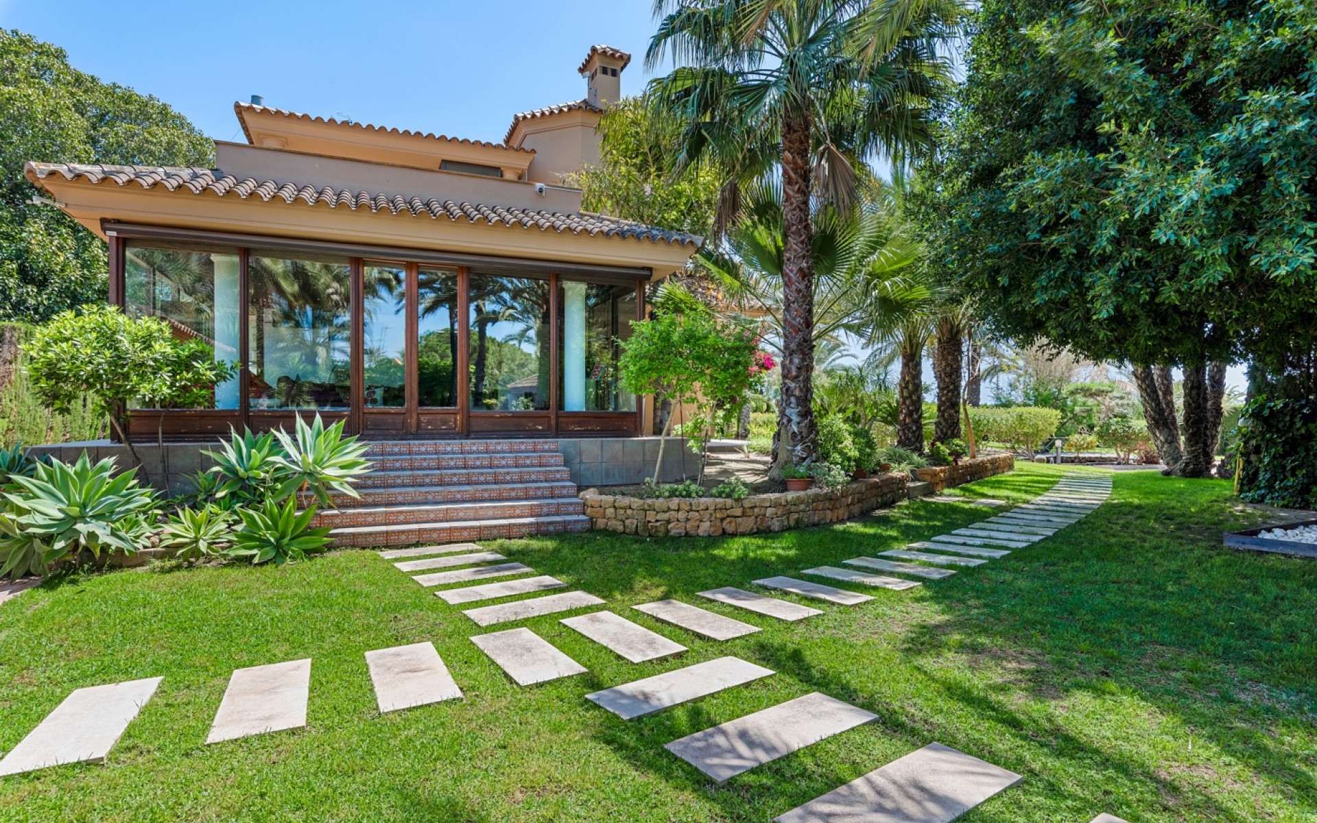 Resale - Villa - Elche