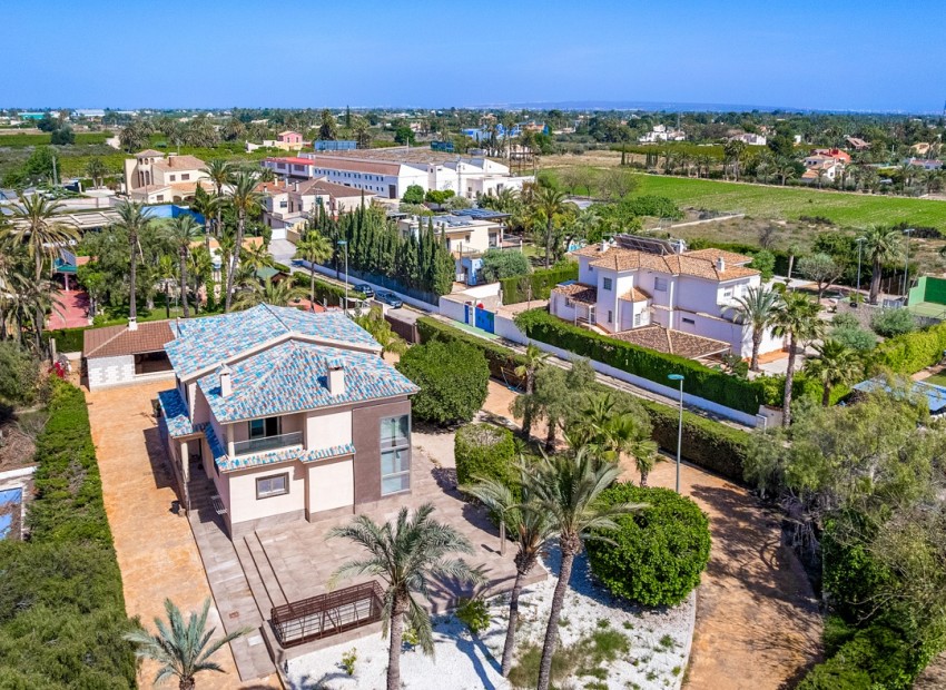 Resale - Villa - Elche