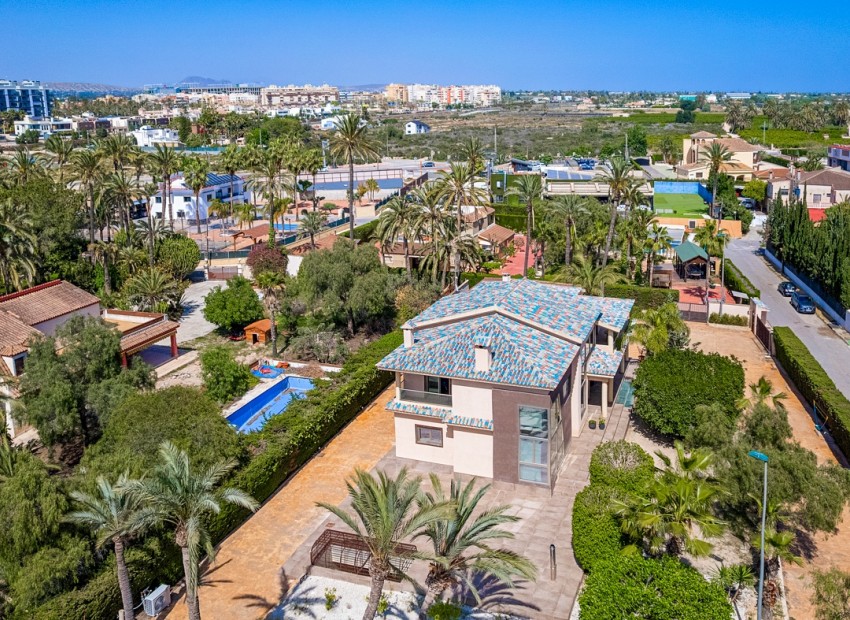 Resale - Villa - Elche