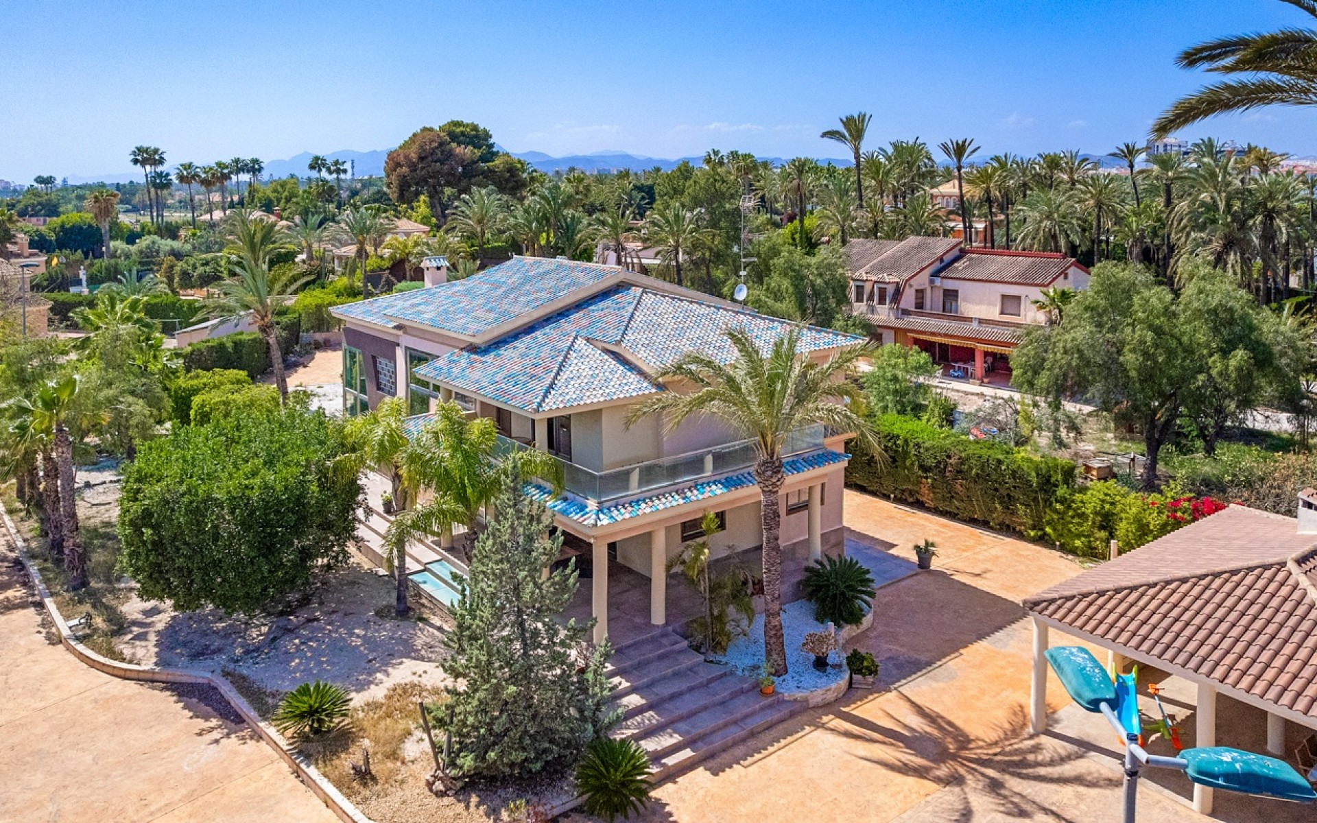 Resale - Villa - Elche