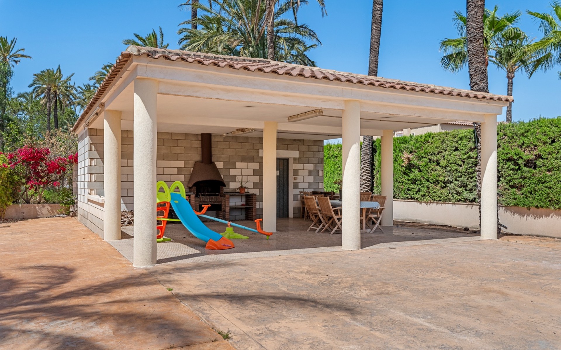 Resale - Villa - Elche