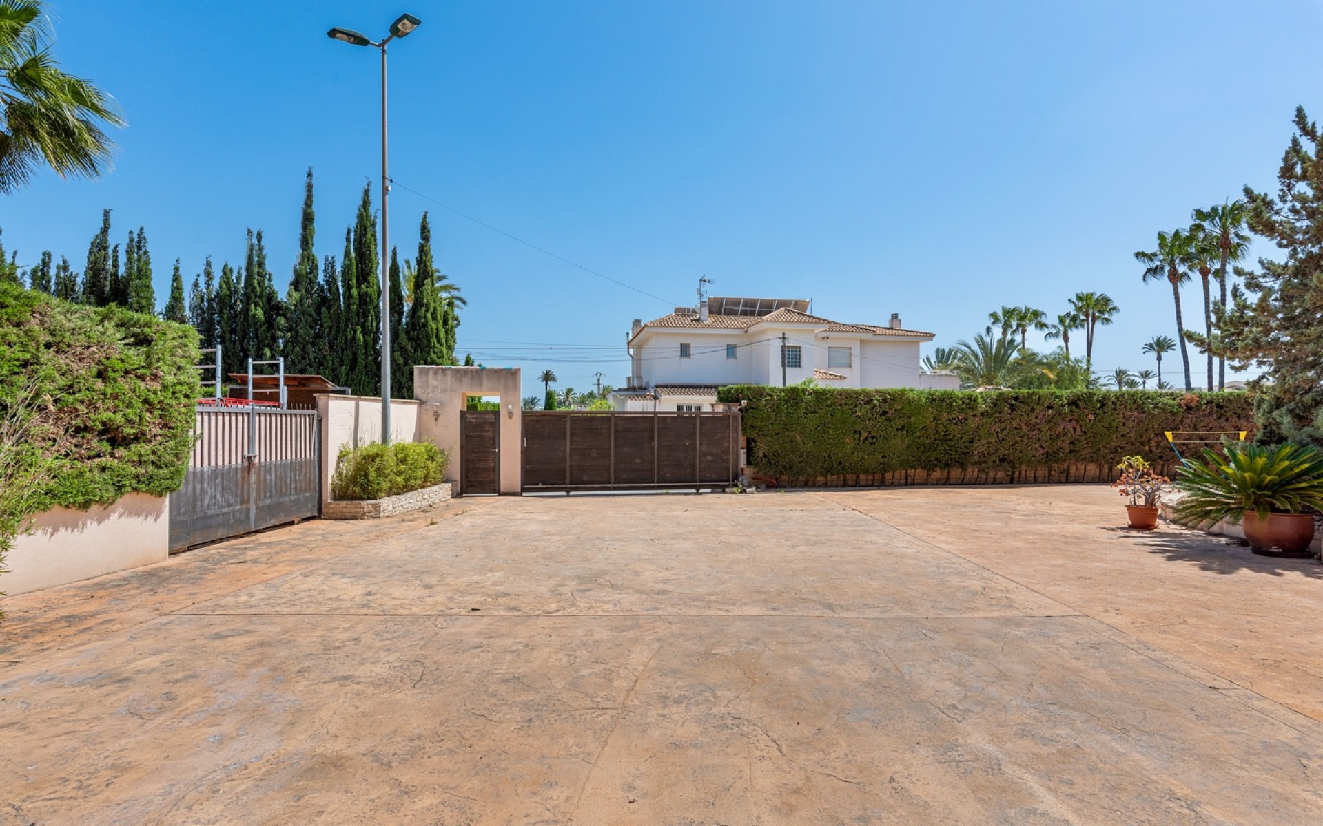 Resale - Villa - Elche