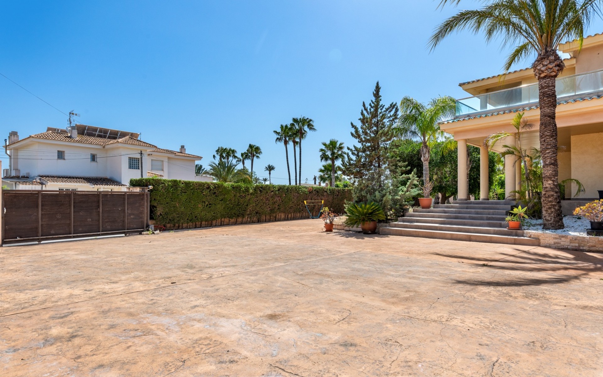 Resale - Villa - Elche