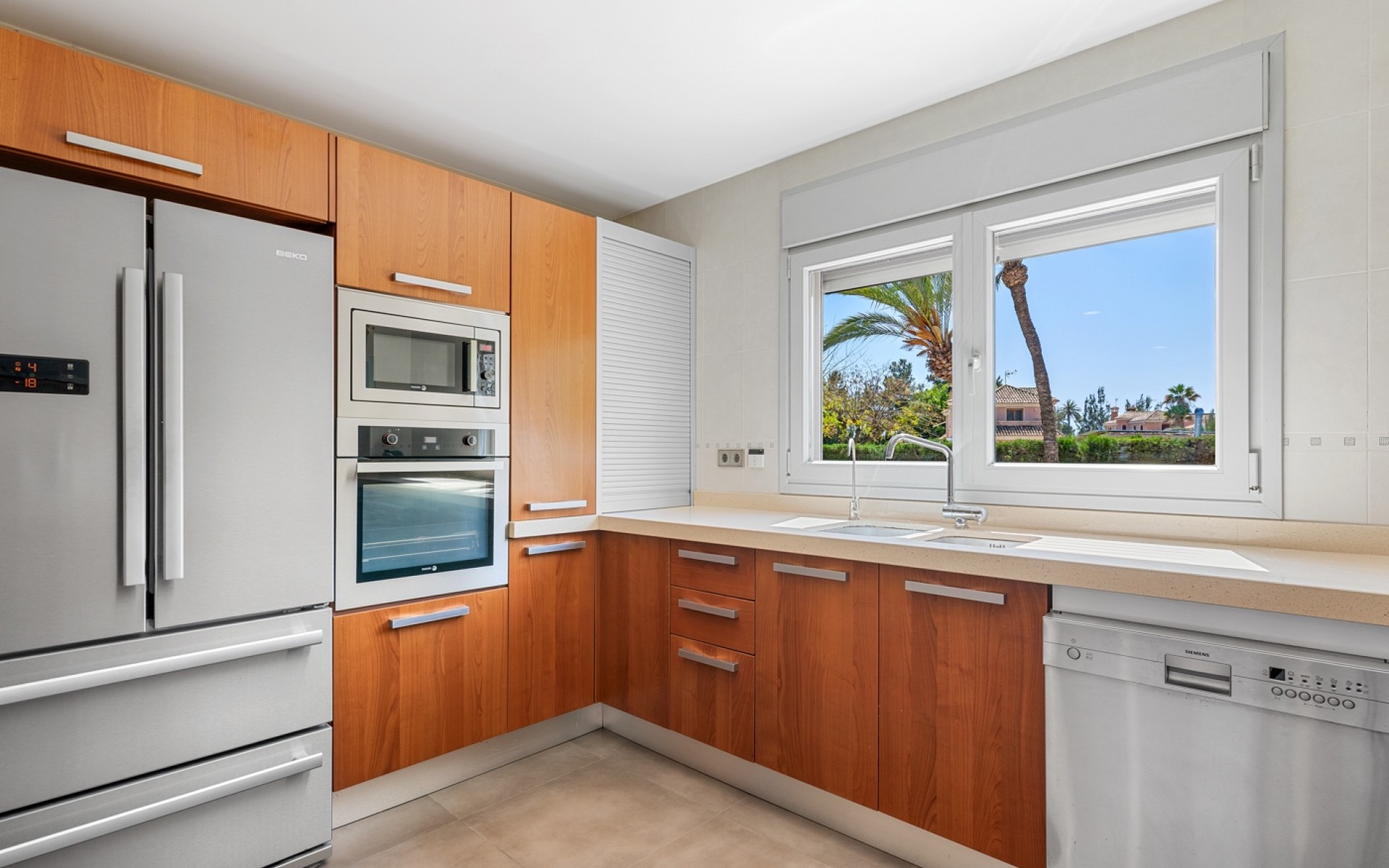 Resale - Villa - Elche