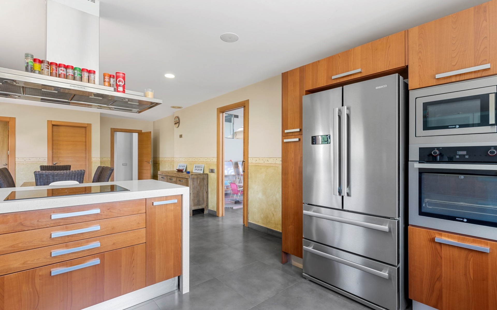 Resale - Villa - Elche