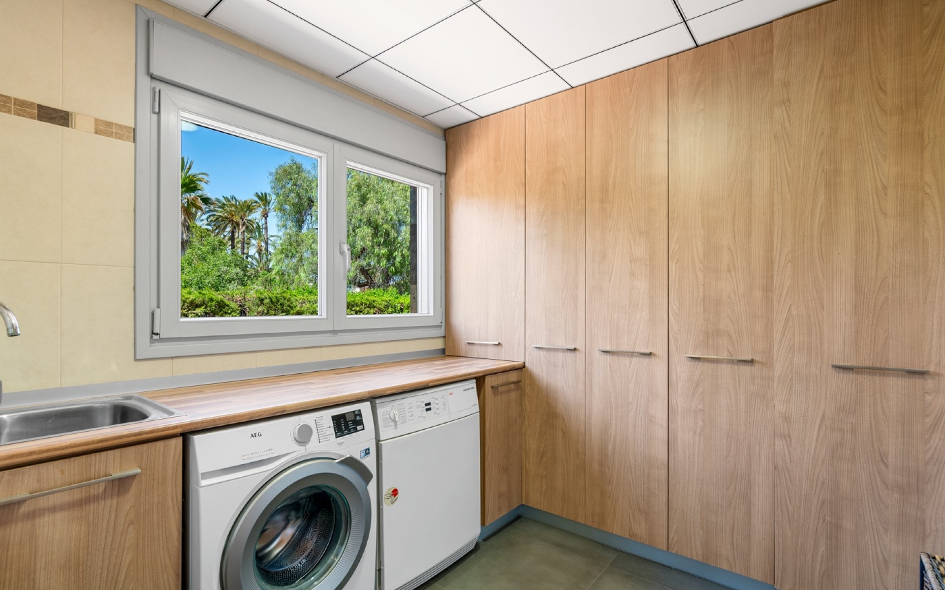 Resale - Villa - Elche