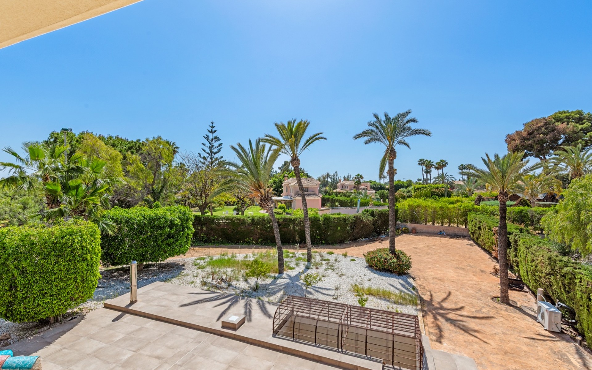 Resale - Villa - Elche