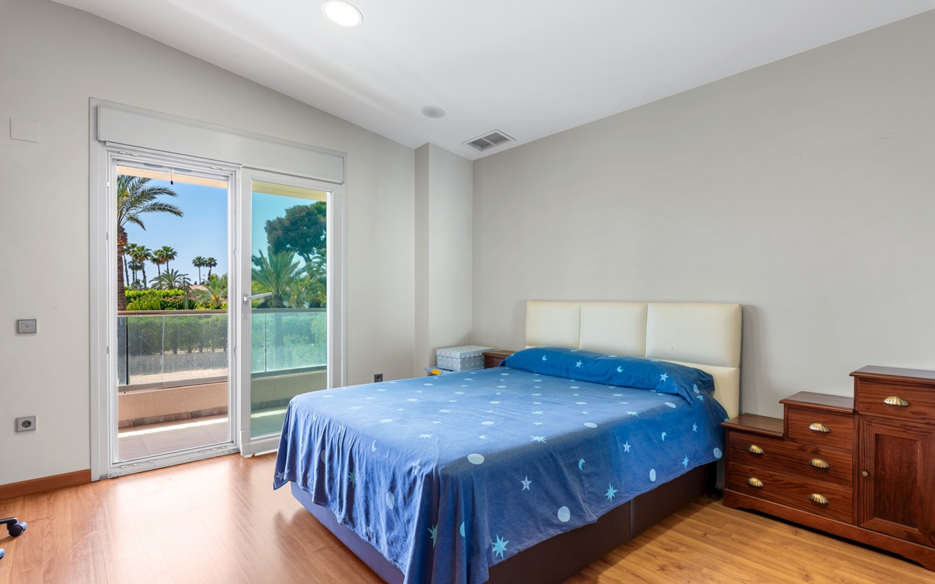 Resale - Villa - Elche