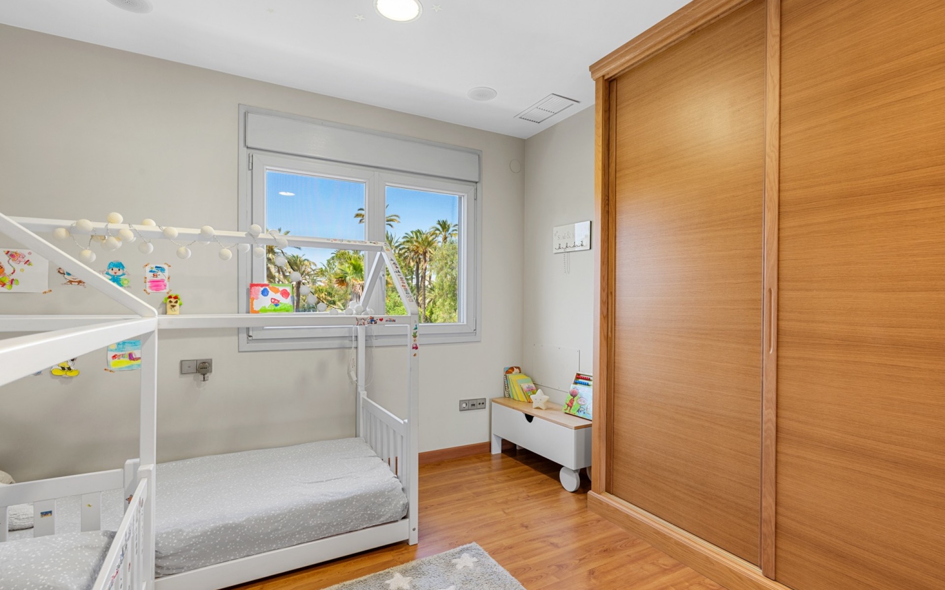 Resale - Villa - Elche