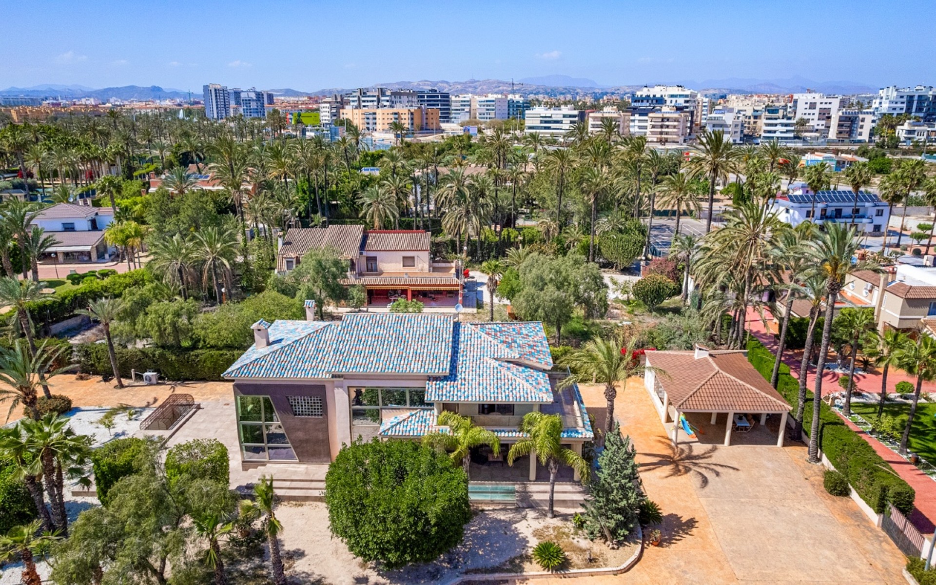 Resale - Villa - Elche