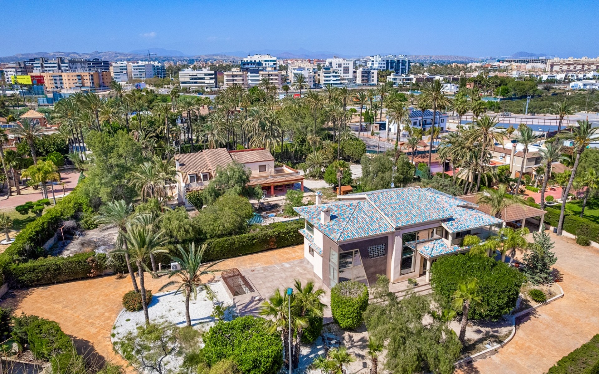 Resale - Villa - Elche