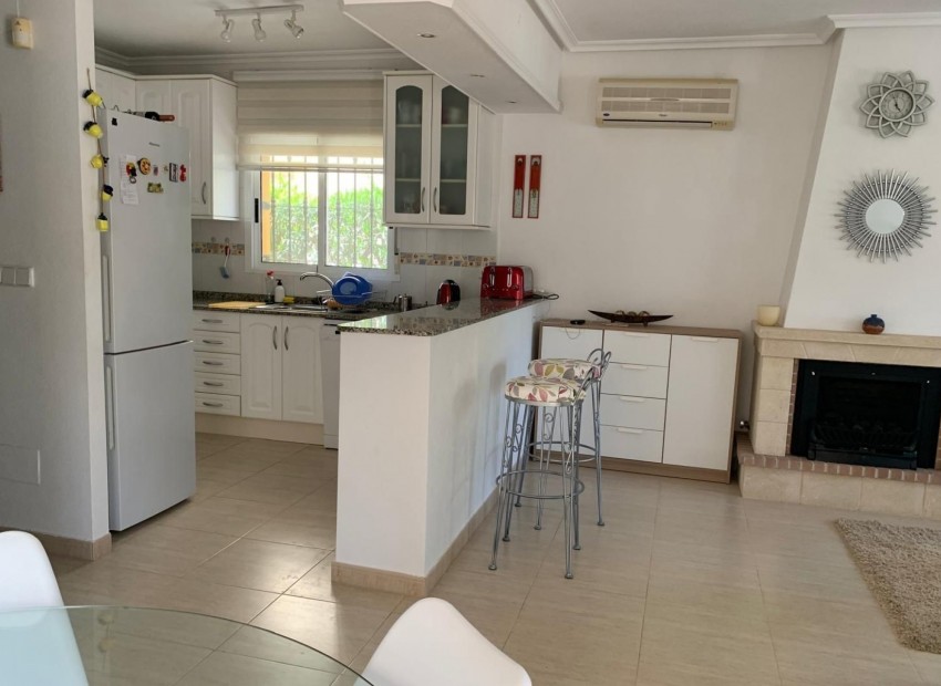 Resale - Villa - Guardamar Del Segura - El Raso