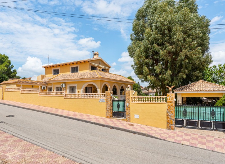 Resale - Villa - Jacarilla