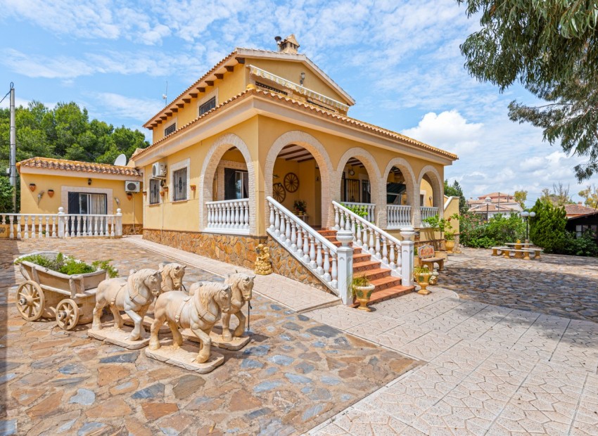 Resale - Villa - Jacarilla