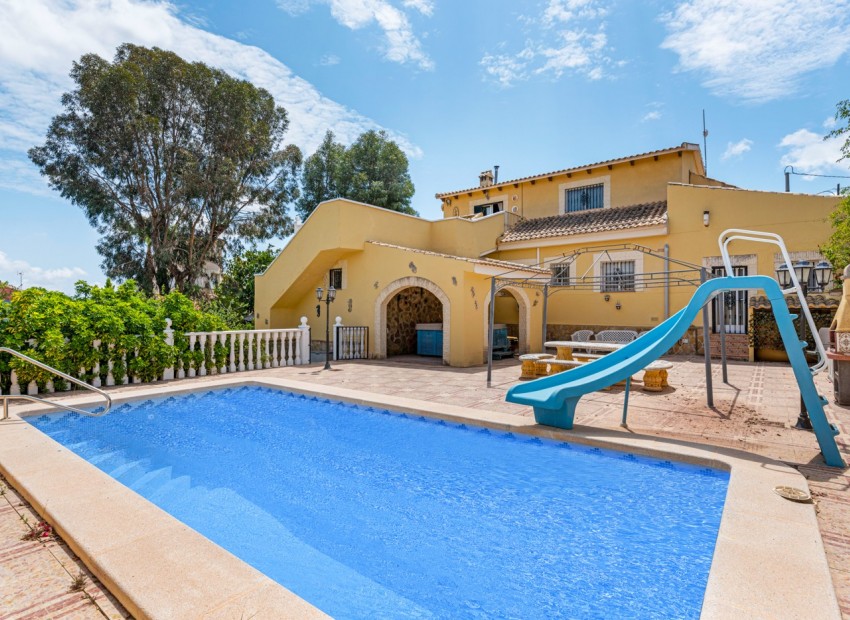Resale - Villa - Jacarilla