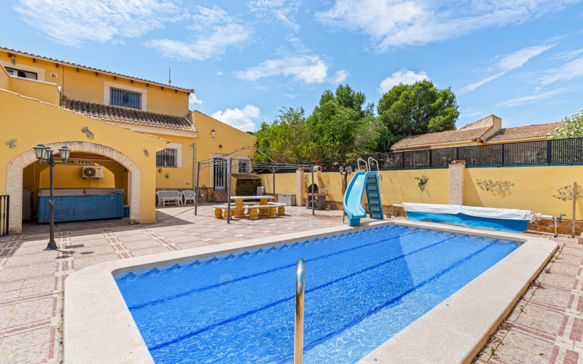 Resale - Villa - Jacarilla