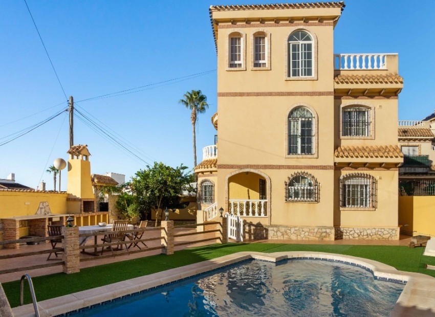 Resale - Villa - La Florida