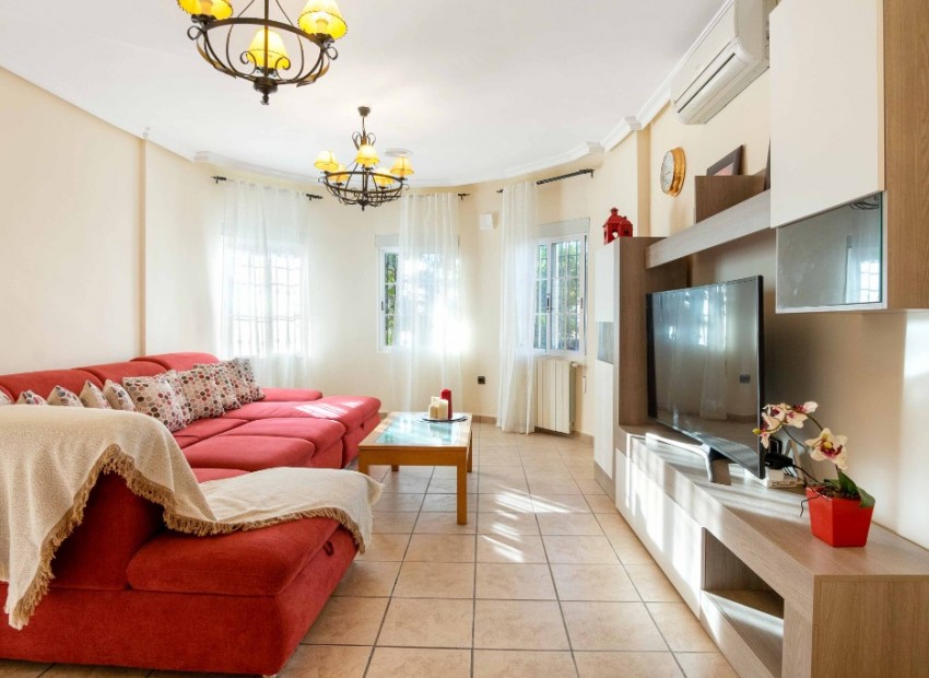 Resale - Villa - La Florida