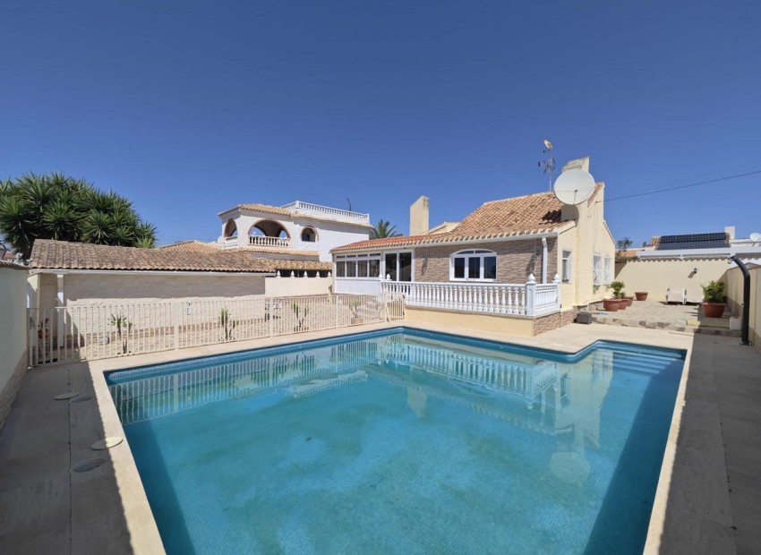 Resale - Villa - La Florida