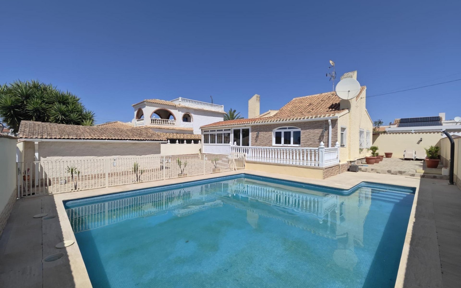 Resale - Villa - La Florida