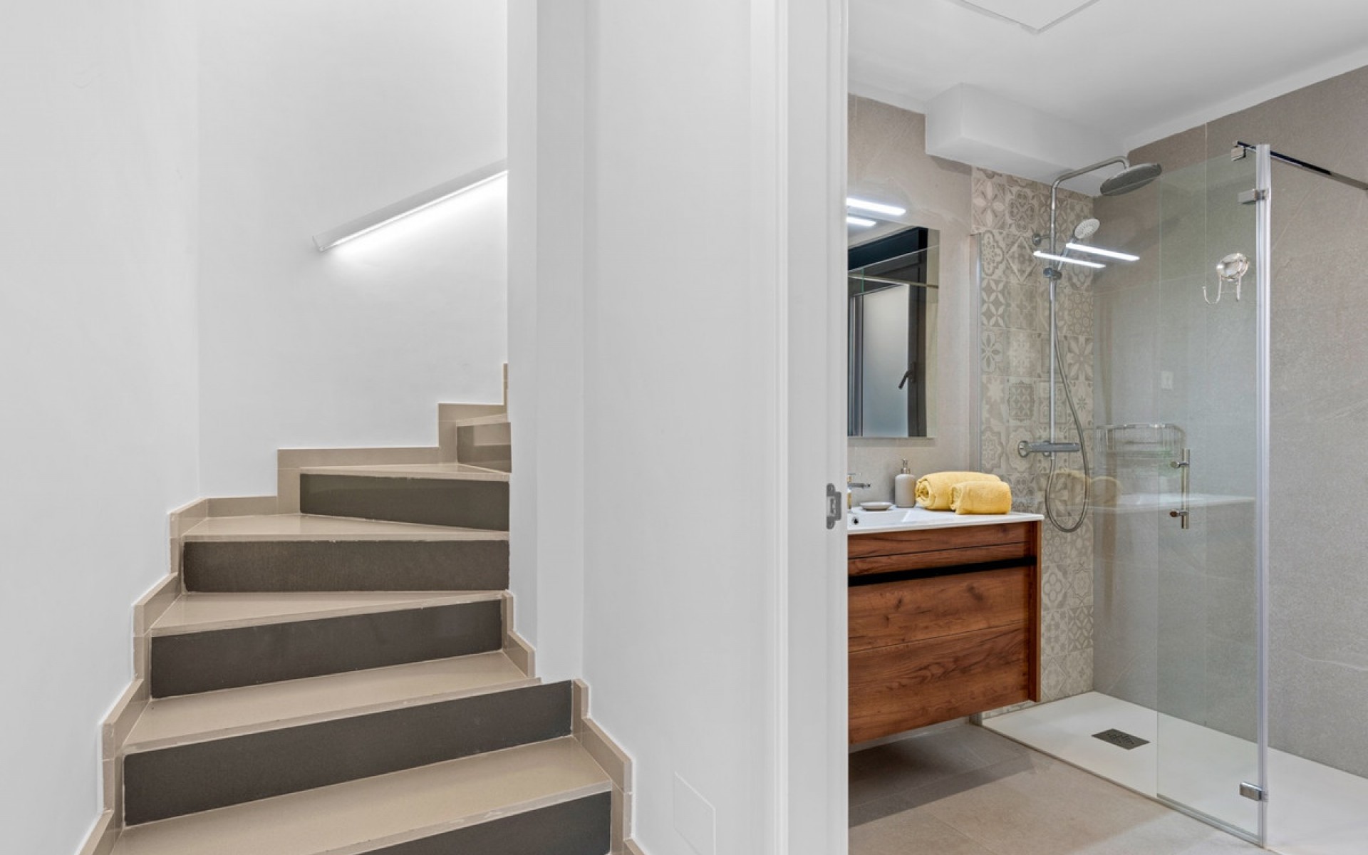 Resale - Villa - La Marina