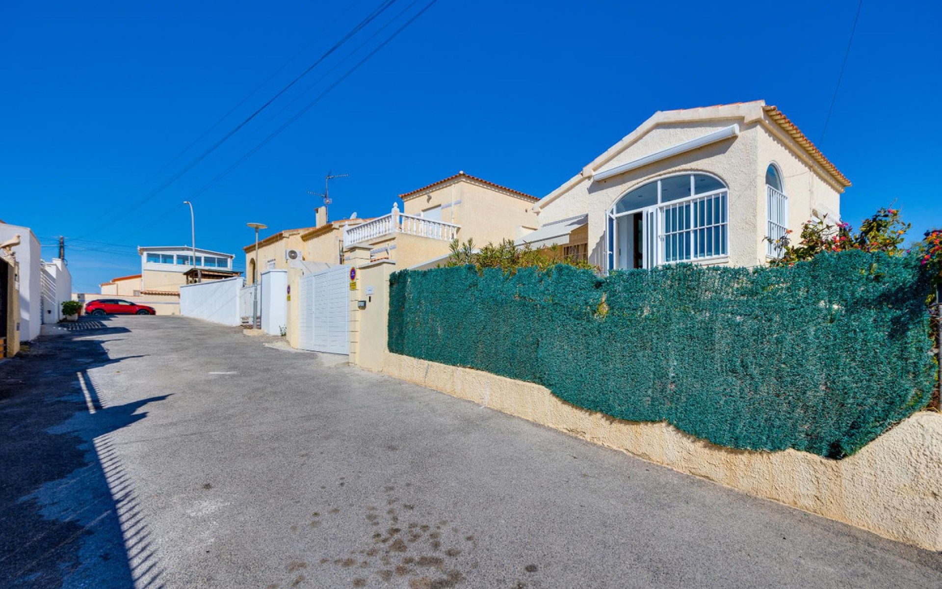 Resale - Villa - La Marina