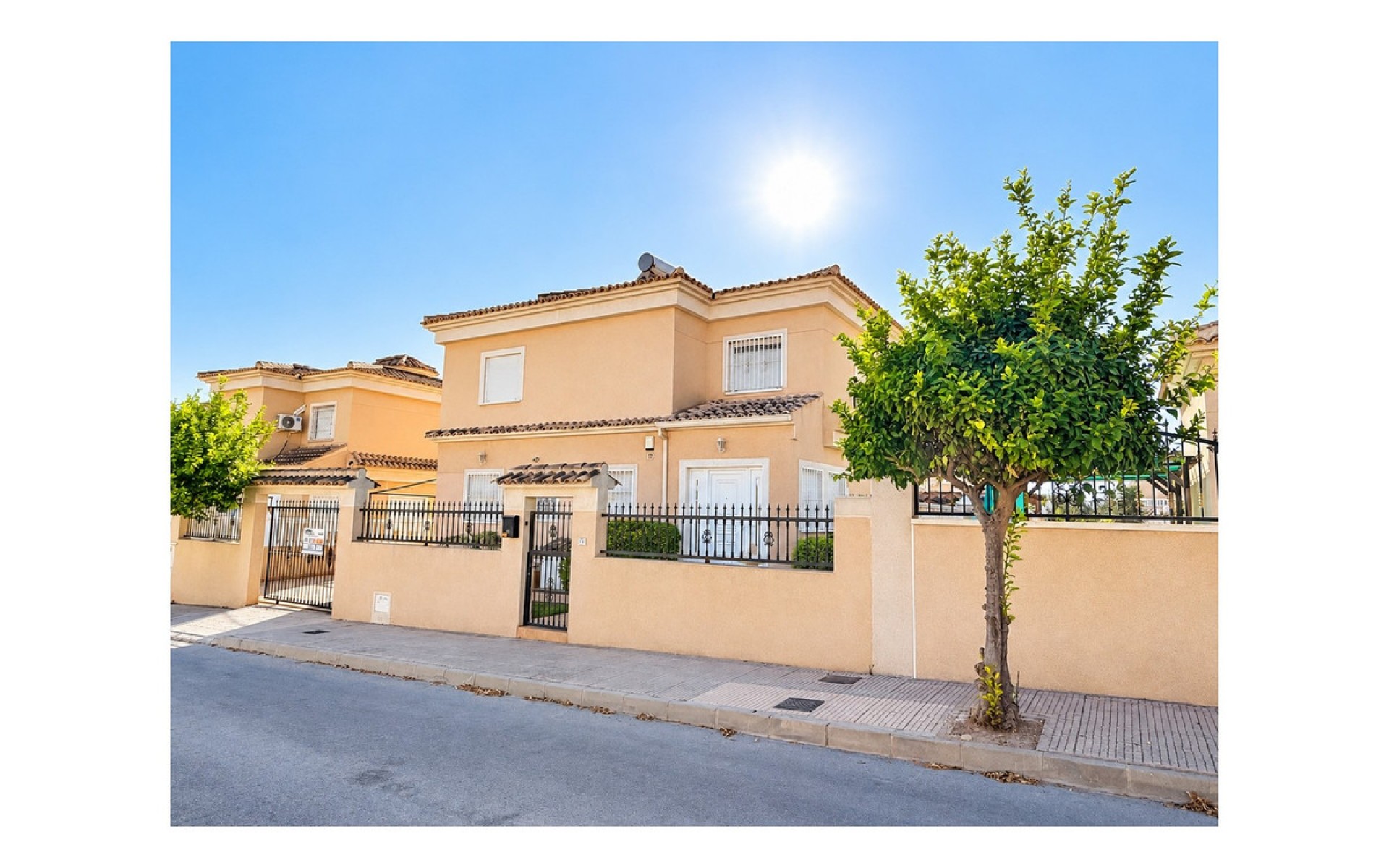 Resale - Villa - La Marina