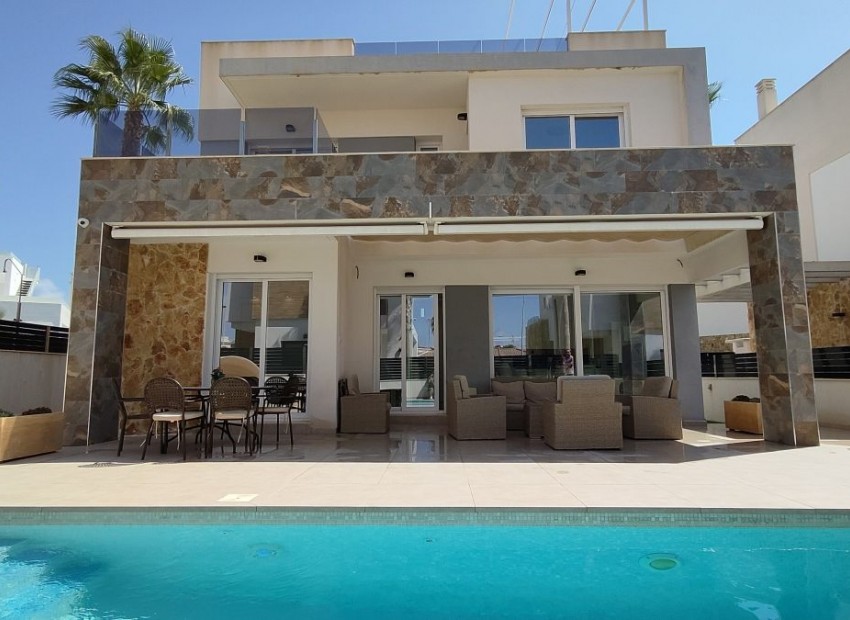 Resale - Villa - La Mata