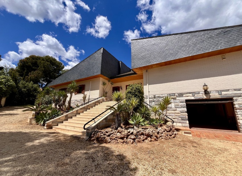 Resale - Villa - La Nucia