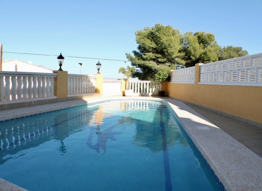 Resale - Villa - La Nucia