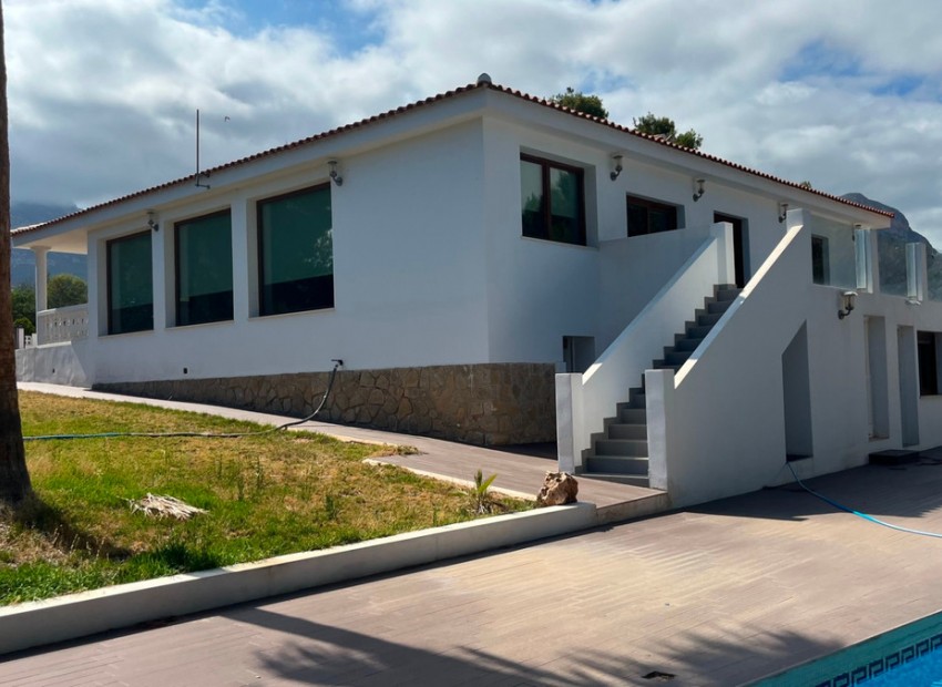 Resale - Villa - La Nucia
